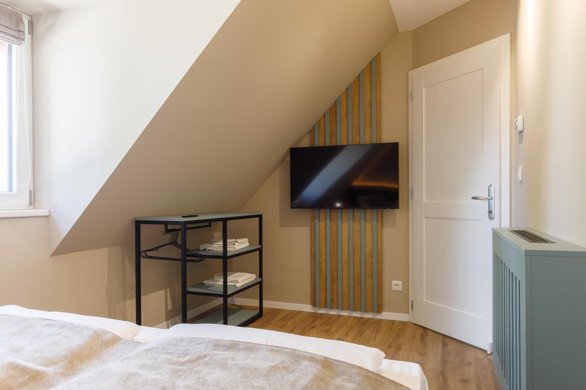 Lepke Apartmanhaz Es Etterem Тихань Экстерьер фото