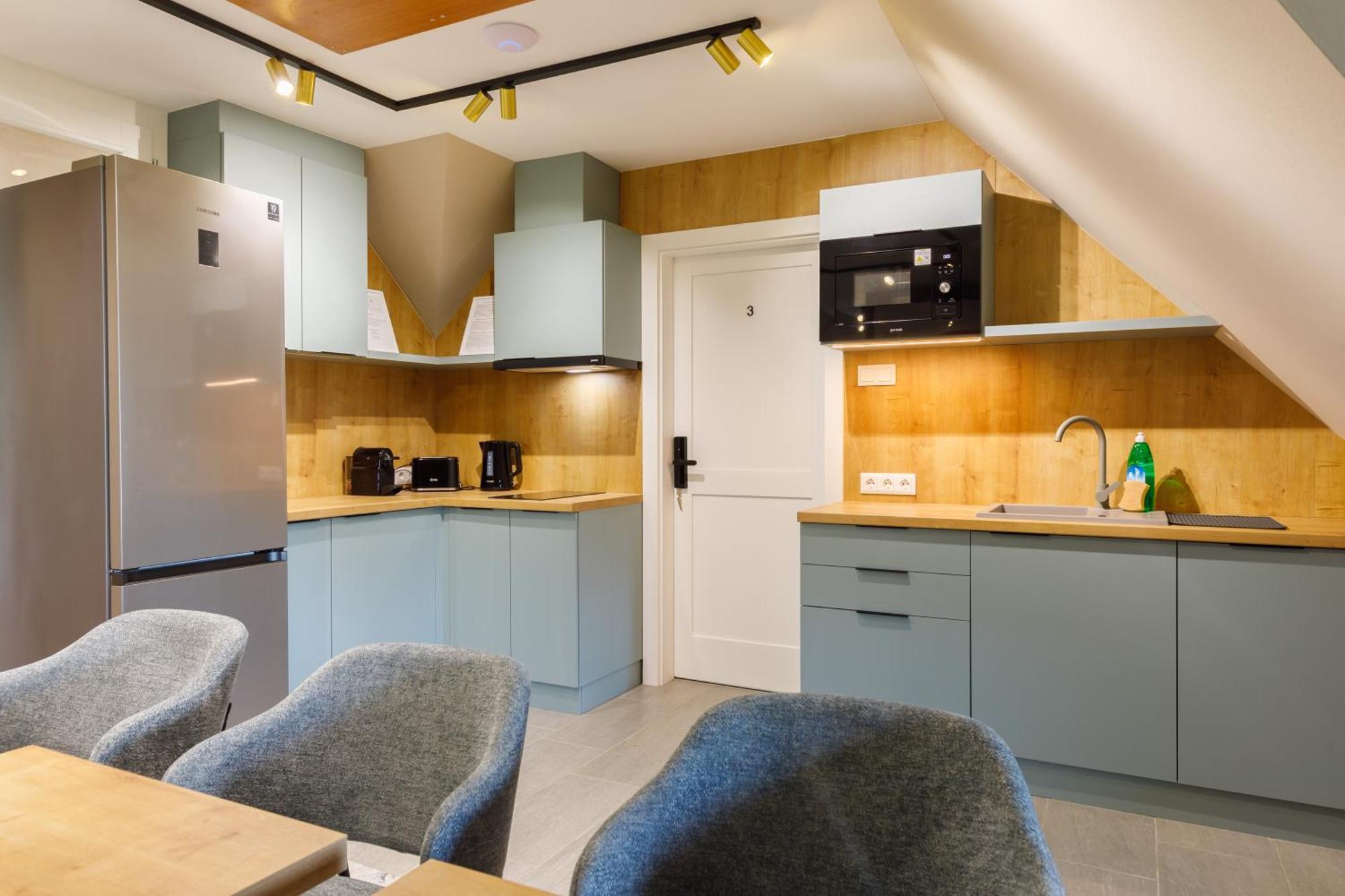 Lepke Apartmanhaz Es Etterem Тихань Экстерьер фото